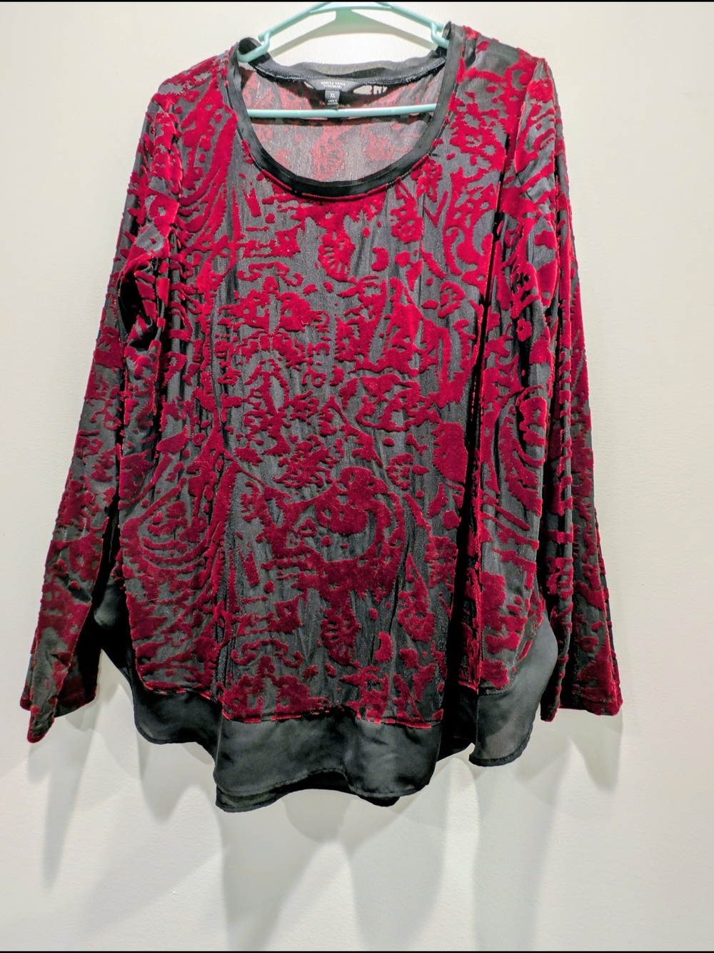 Vera Wang Red Burnout Velvet Long-Sleeve Top with Black Base